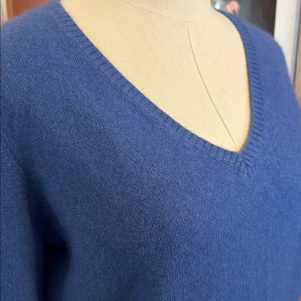 Madison Studio 100% Cashmere V-Neck women’s ribbed trim M long sleeve sweater